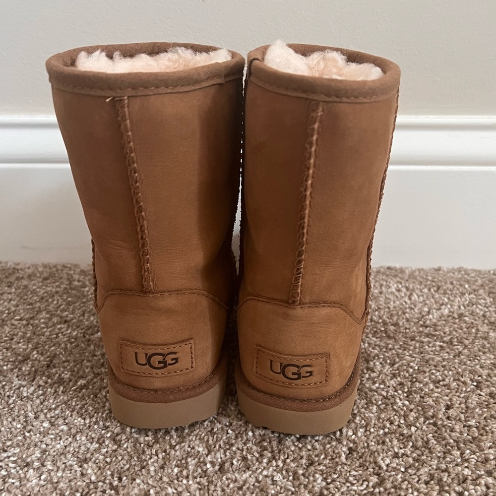 girls never worn size 1 uggs